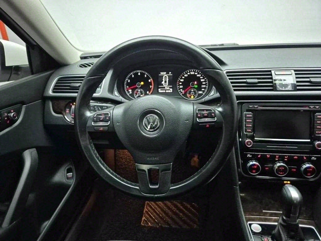 Volkswagen Passat - Vista 9
