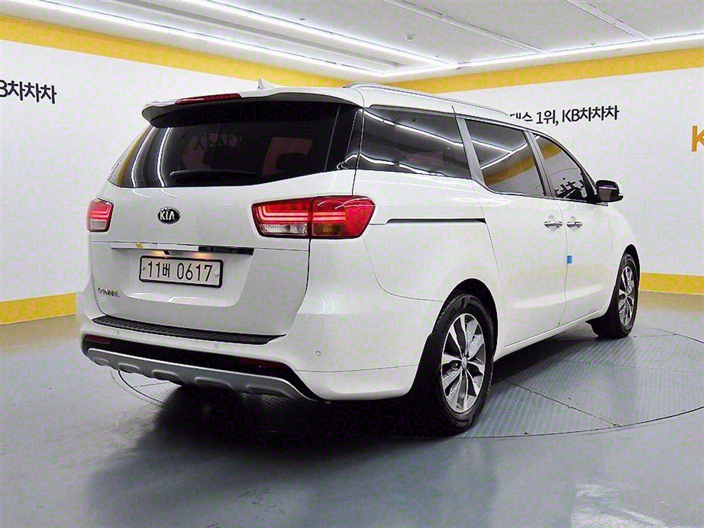 KIA Carnival - Vista 4