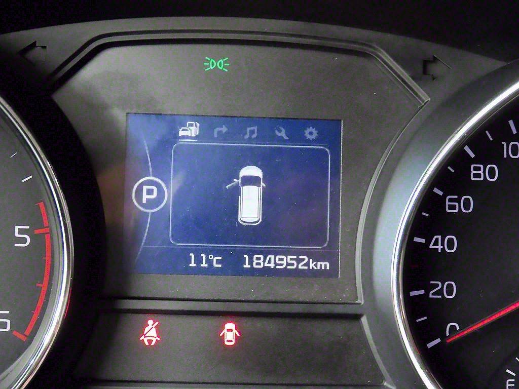 KIA Carnival - Vista 8