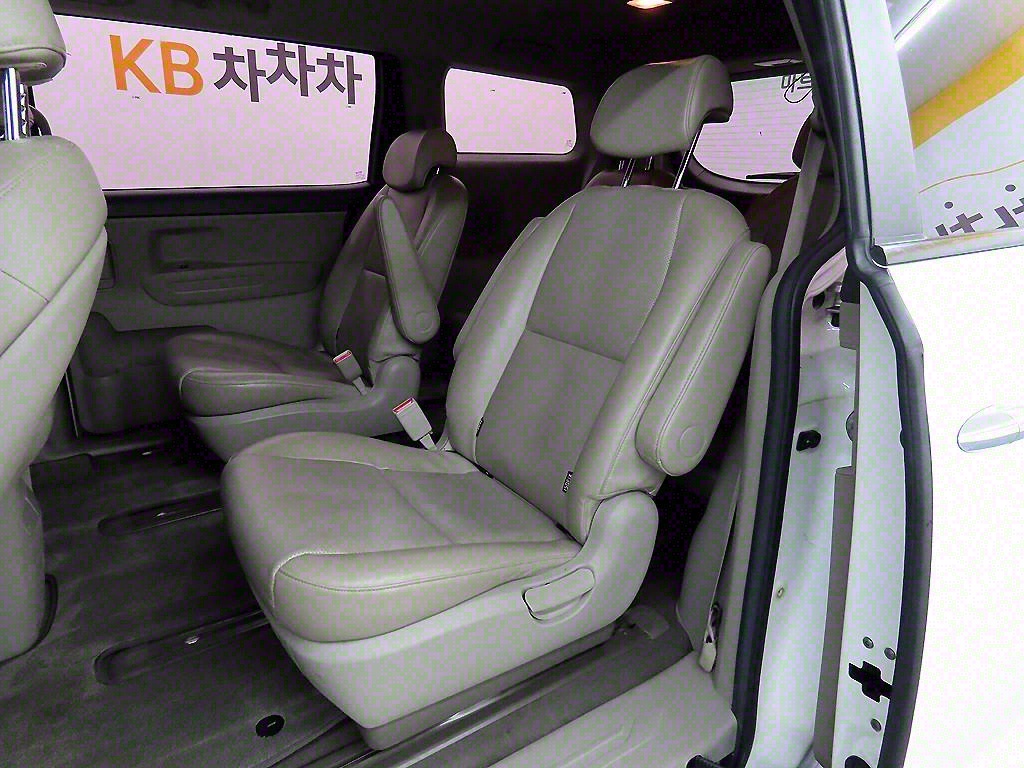 KIA Carnival - Vista 6