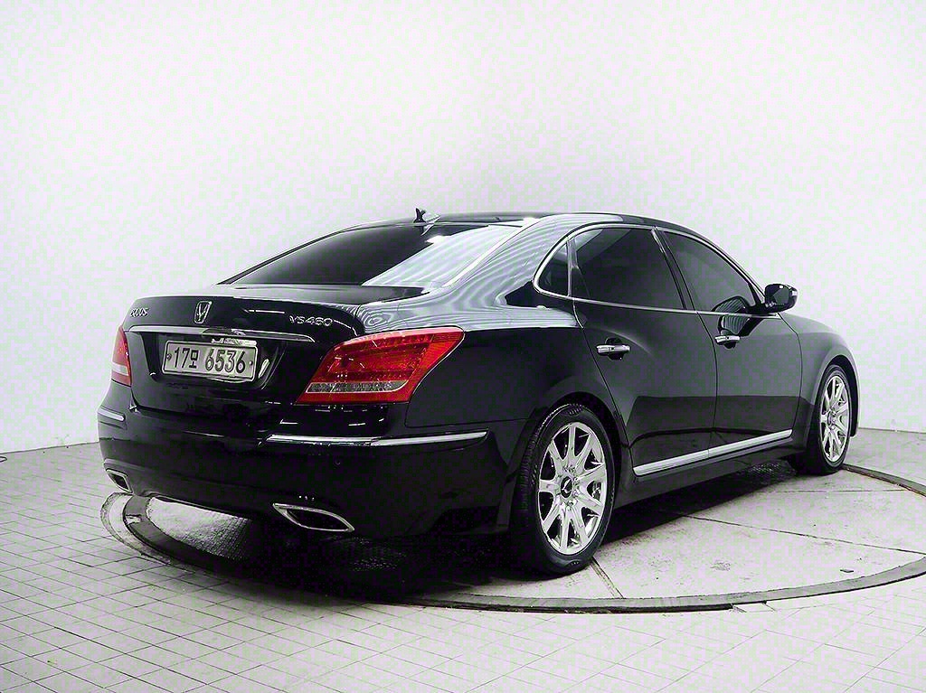 HYUNDAI Equus - Vista 7