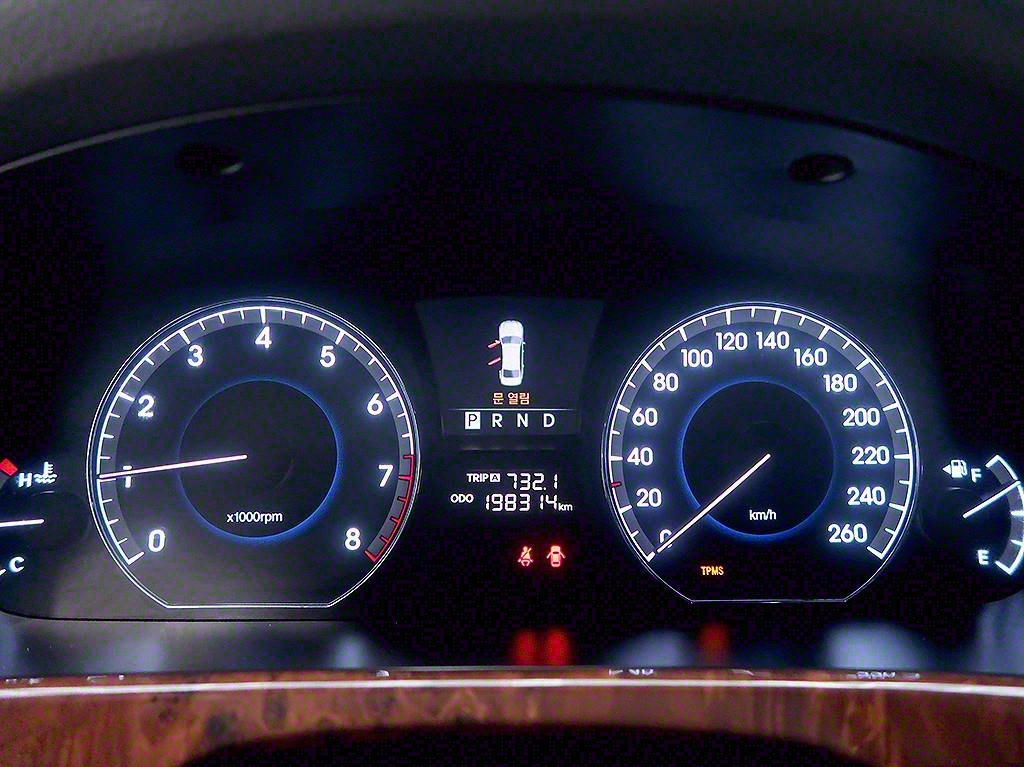 HYUNDAI Equus - Vista 11