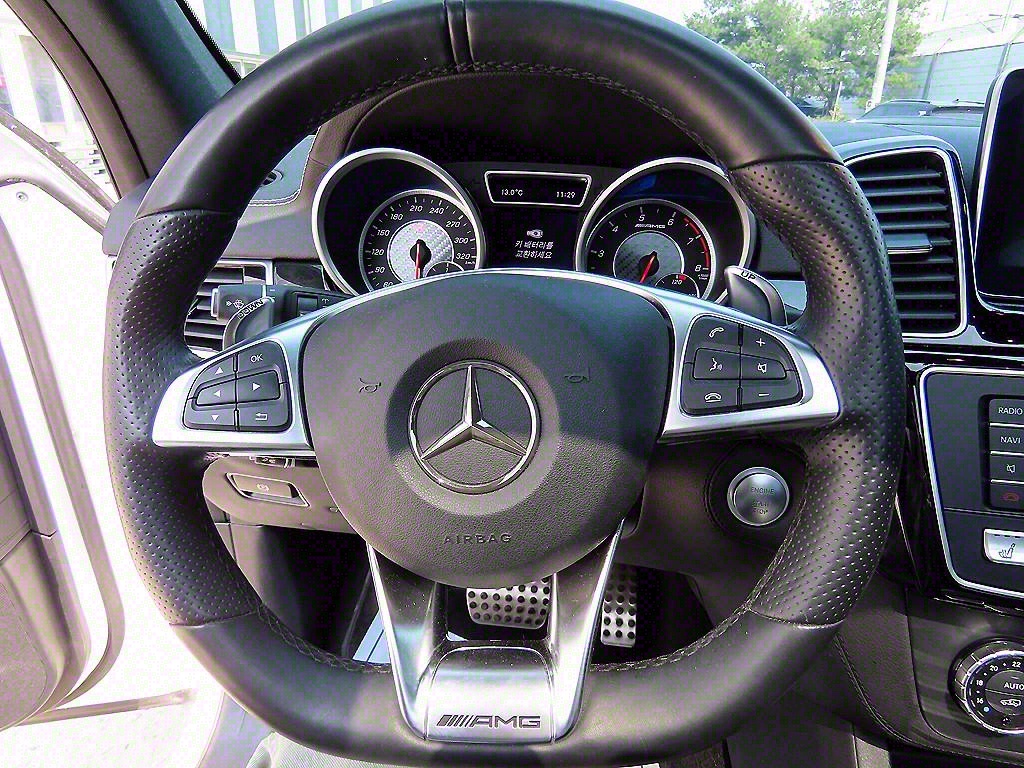 Mercedes Benz GLE Class - Vista 8