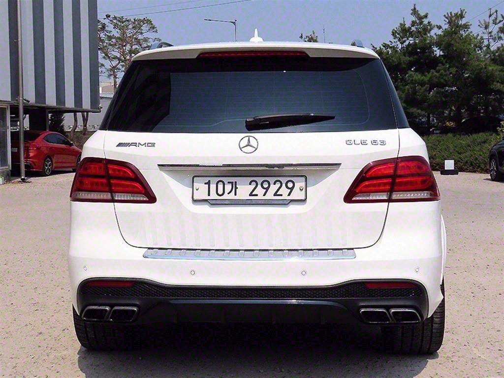 Mercedes Benz GLE Class - Vista 4