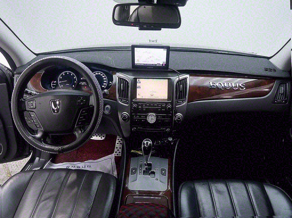 HYUNDAI Equus - Vista 9