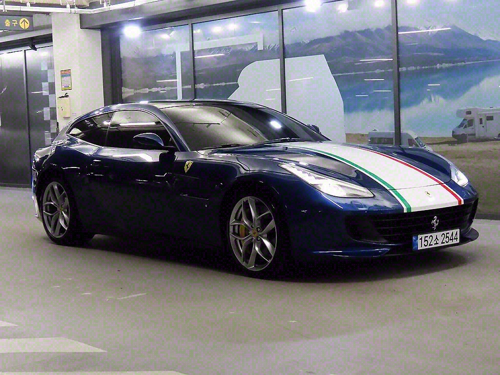 Ferrari GTC4 Rousseau