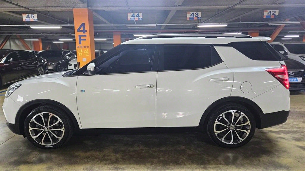 Ssangyong Tivoli - Vista 5