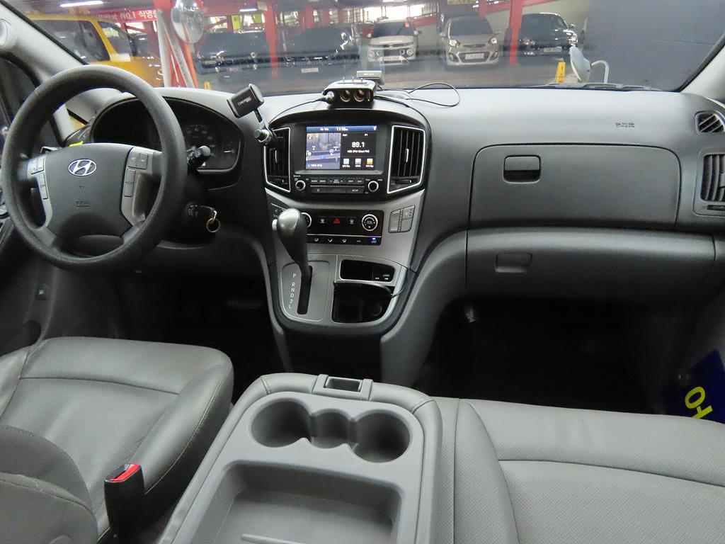 HYUNDAI Starex - Vista 8