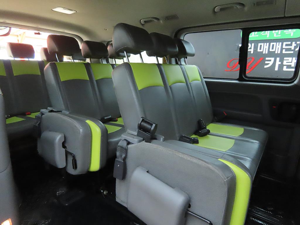 HYUNDAI Starex - Vista 7