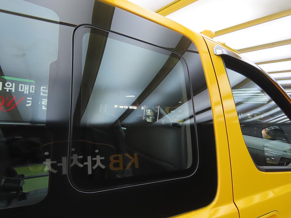 HYUNDAI Starex 2019 Amarillo - Importación desde Corea - HF Imports Iquique - Foto 18