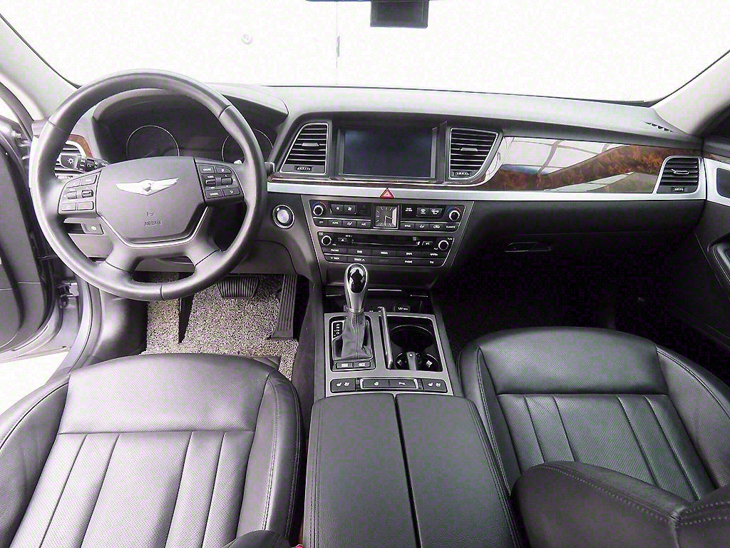 HYUNDAI Genesis - Vista 7