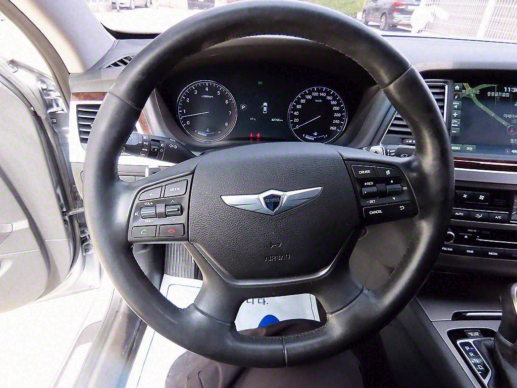 HYUNDAI Genesis - Vista 8