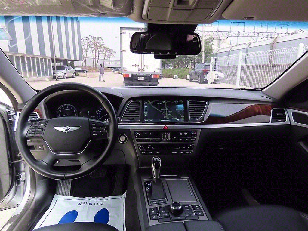 HYUNDAI Genesis - Vista 7