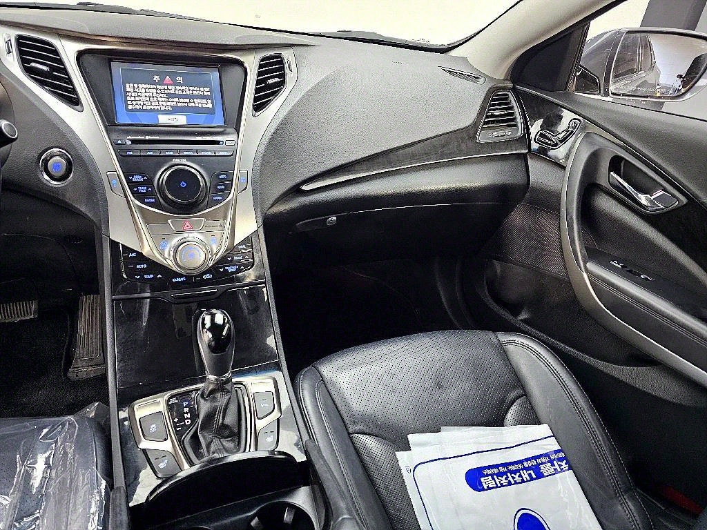 HYUNDAI Grandeur - Vista 11