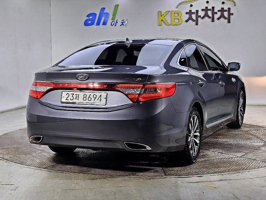 HYUNDAI Grandeur - Vista 4