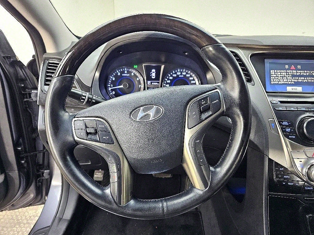 HYUNDAI Grandeur - Vista 12