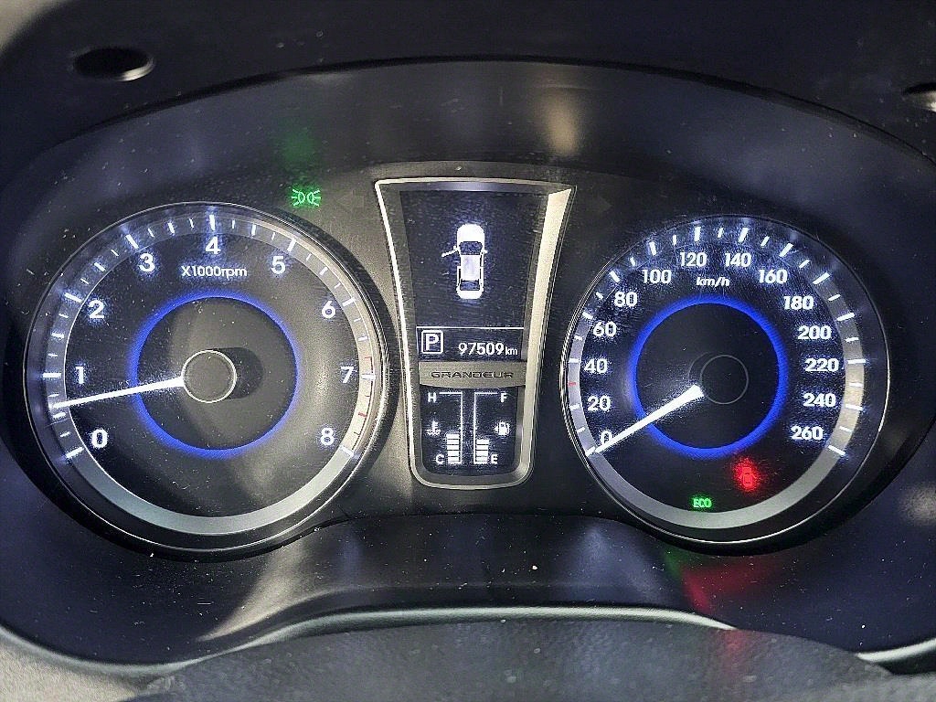 HYUNDAI Grandeur - Vista 5