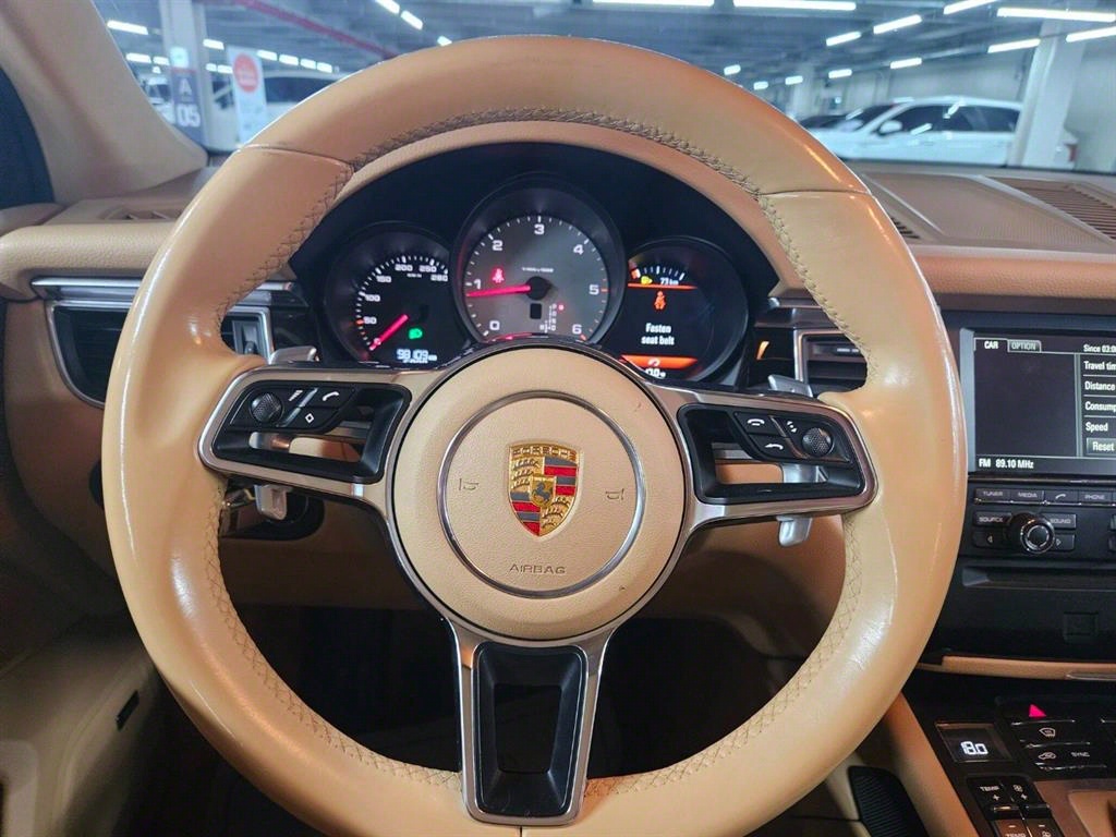 Porsche Macan - Vista 10