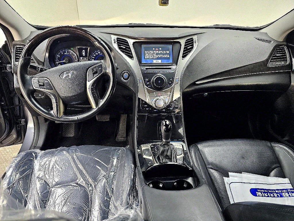 HYUNDAI Grandeur - Vista 7