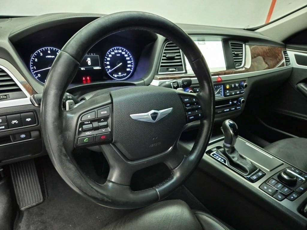 HYUNDAI Genesis - Vista 10