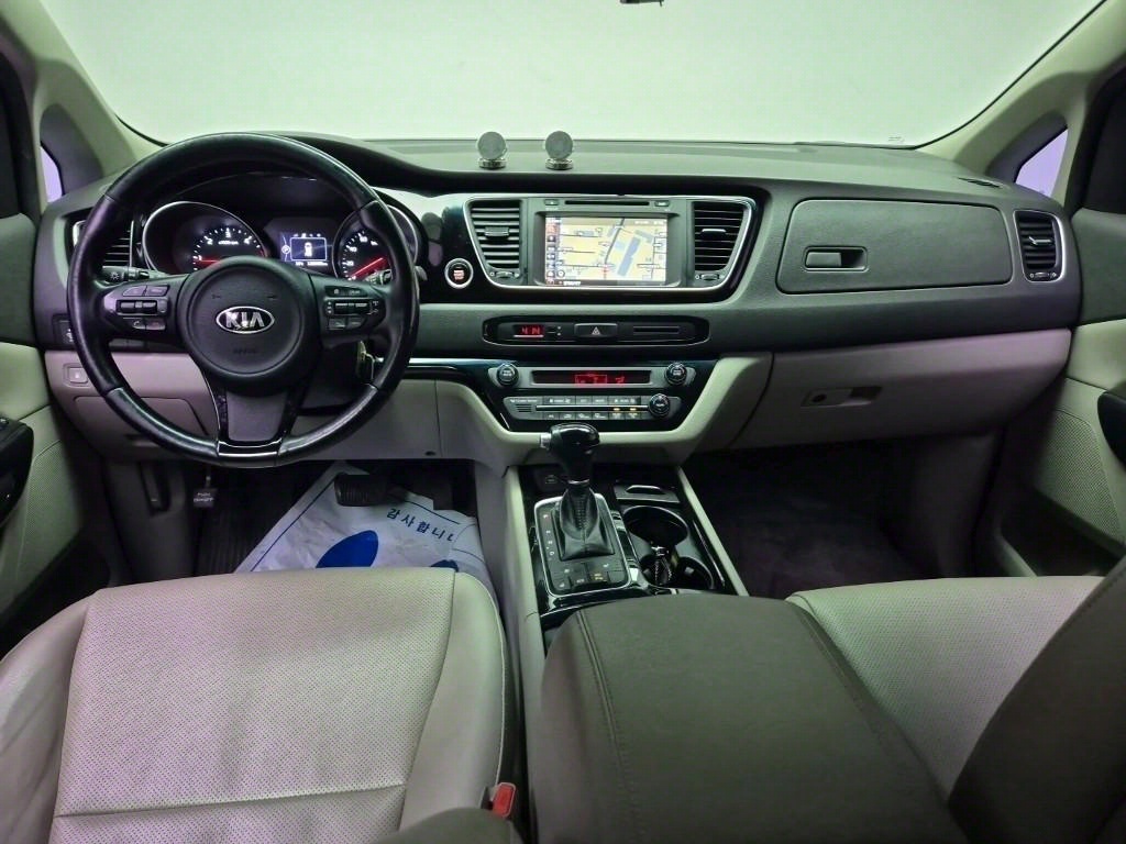 KIA Carnival - Vista 7
