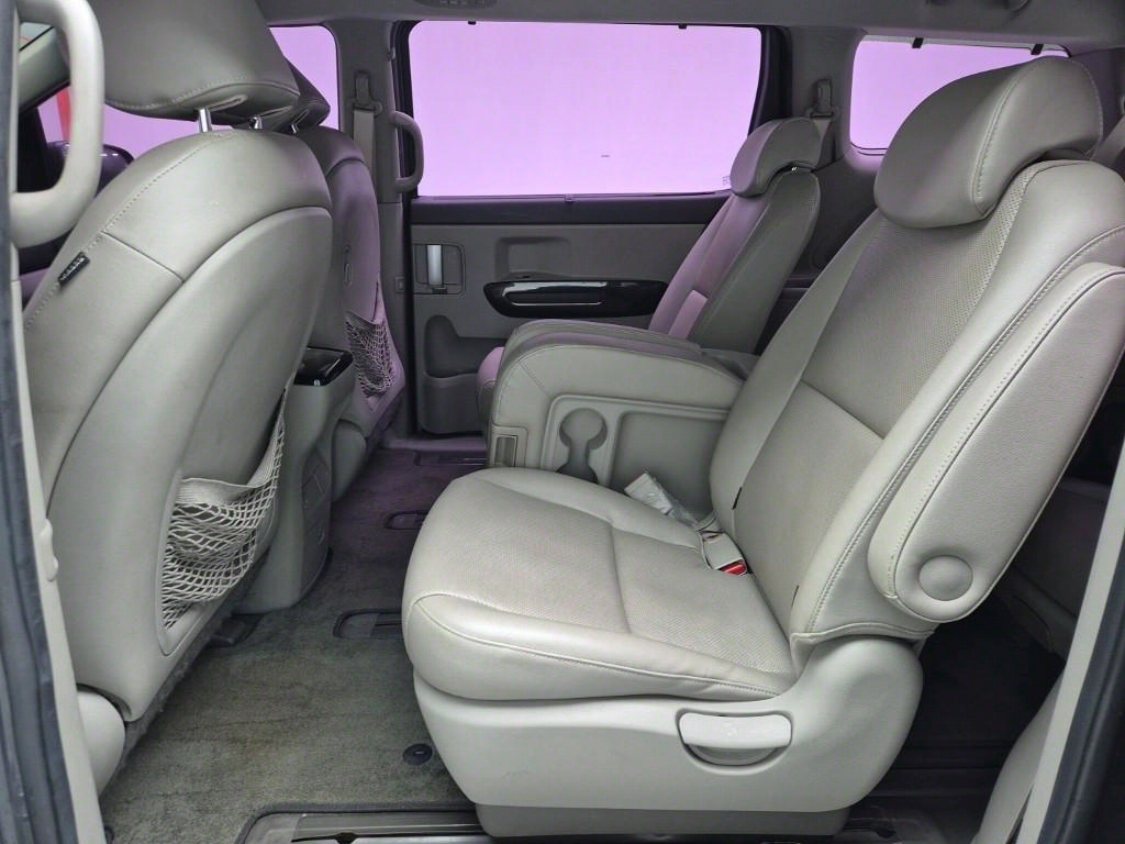 KIA Carnival - Vista 12