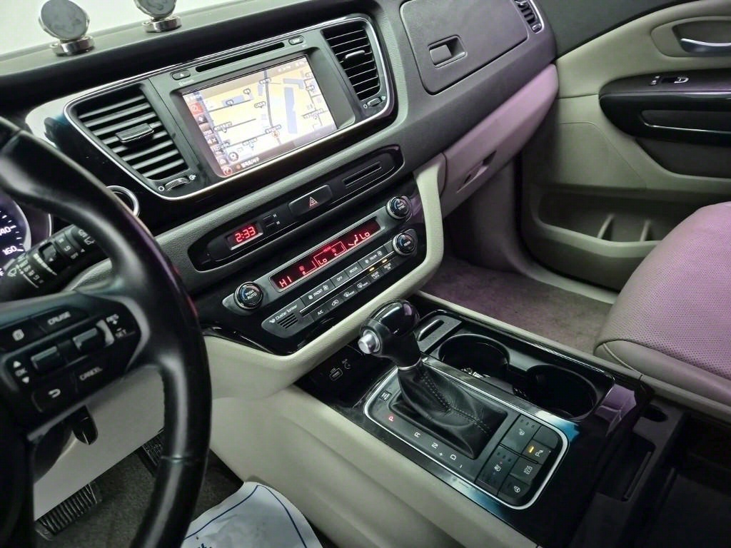 KIA Carnival - Vista 10