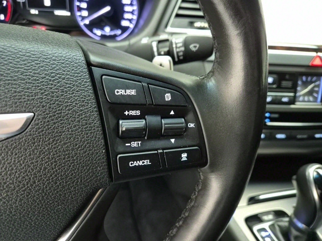 HYUNDAI Genesis - Vista 7