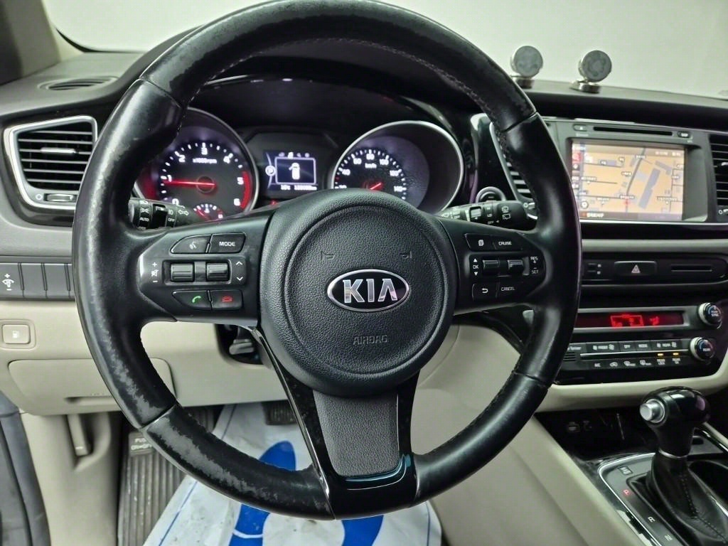 KIA Carnival - Vista 9