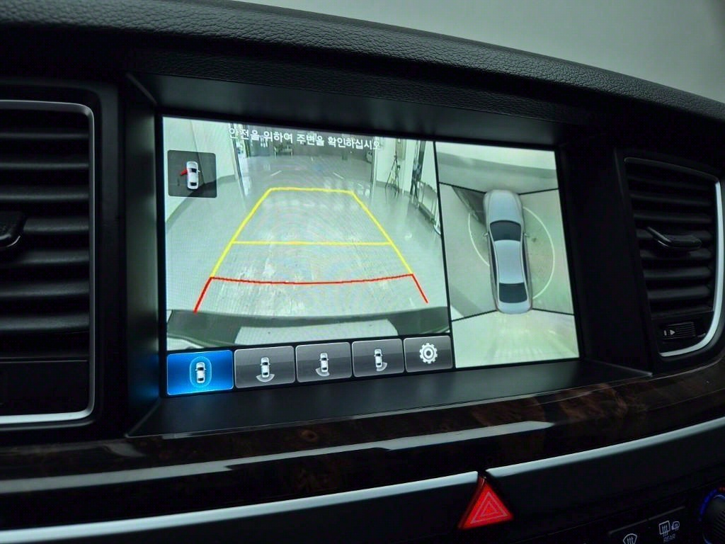 HYUNDAI Genesis - Vista 6