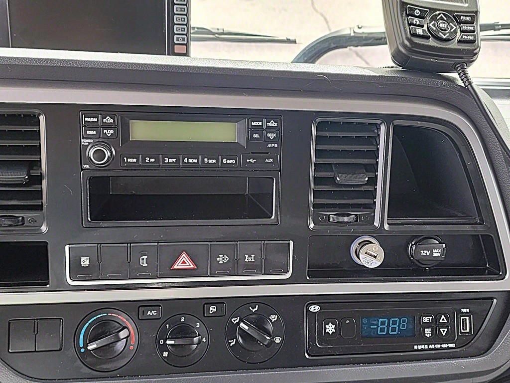 medium and large cargo truck - Vista 9