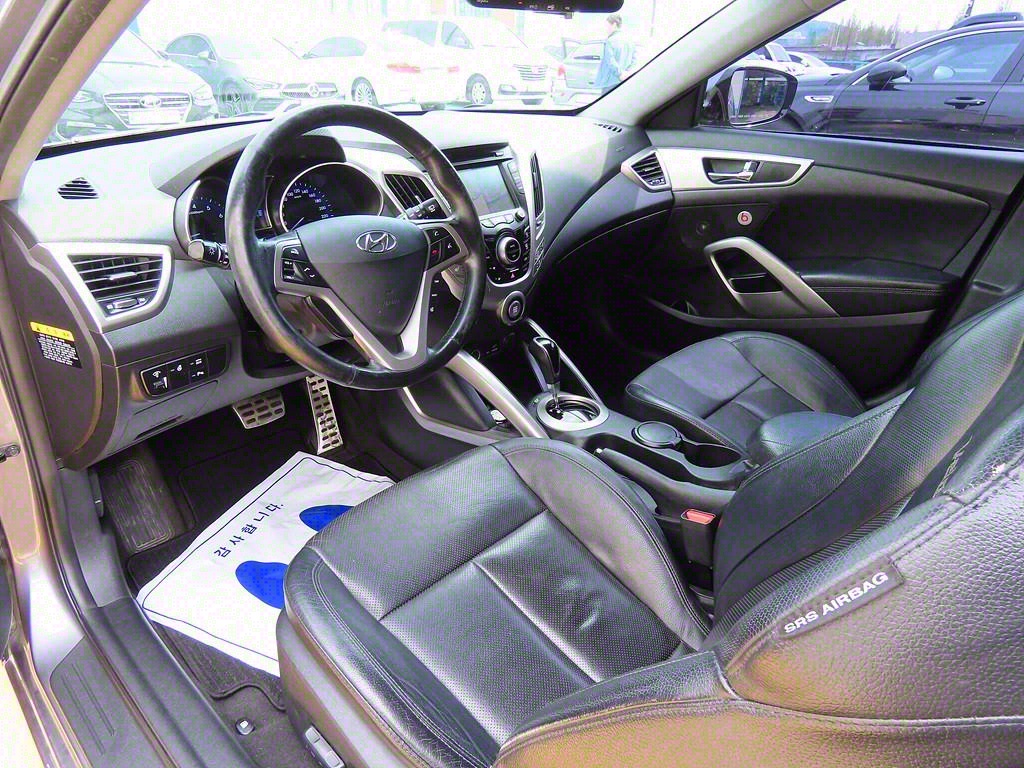 HYUNDAI Veloster - Vista 6