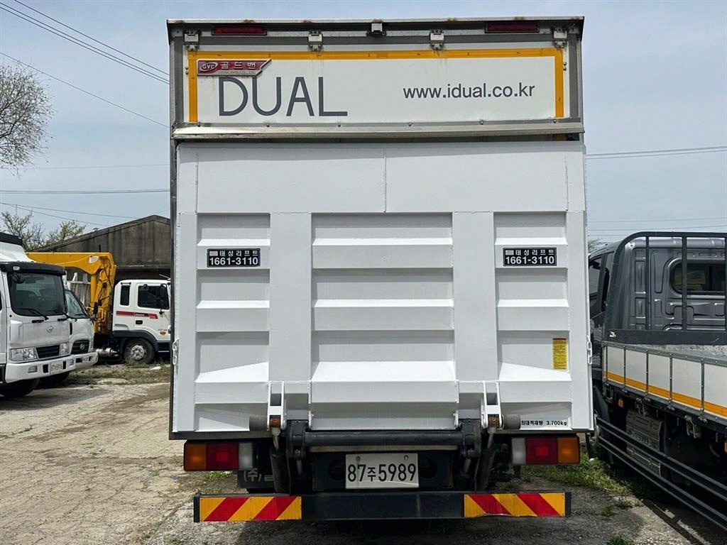 medium and large cargo truck - Vista 5