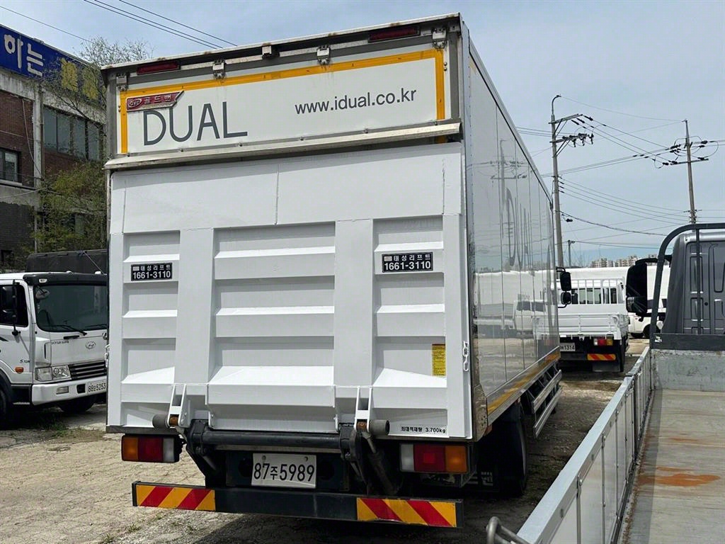 medium and large cargo truck - Vista 4