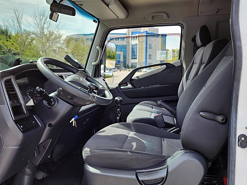 medium and large cargo truck - Vista 11