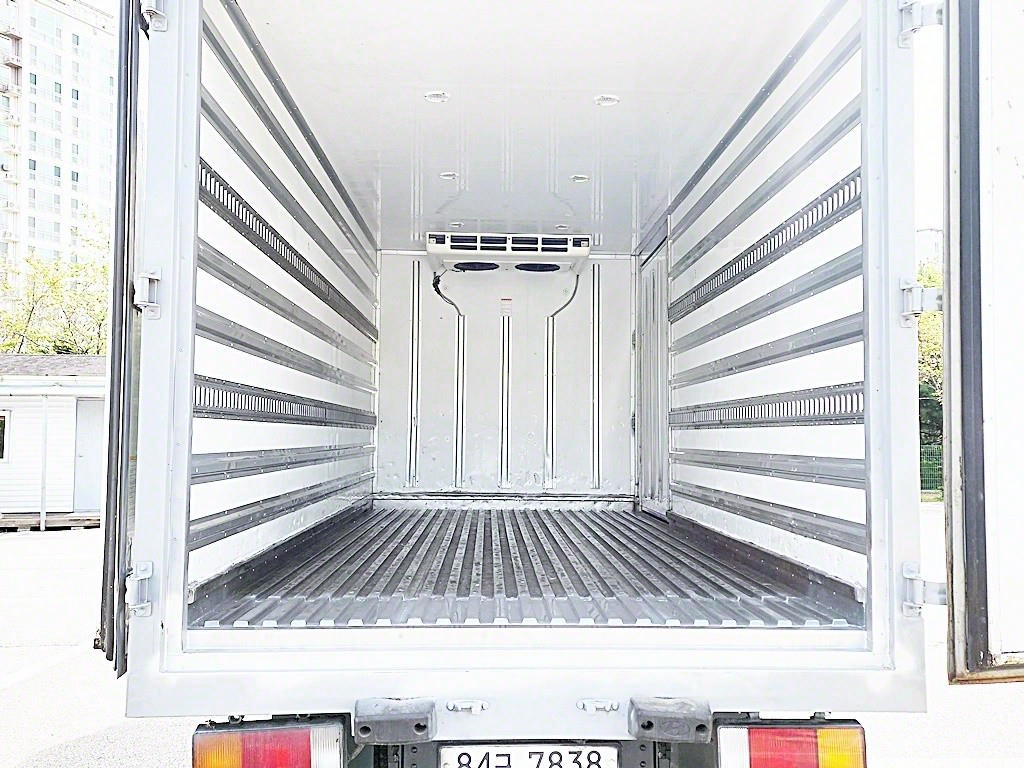 medium and large cargo truck - Vista 12