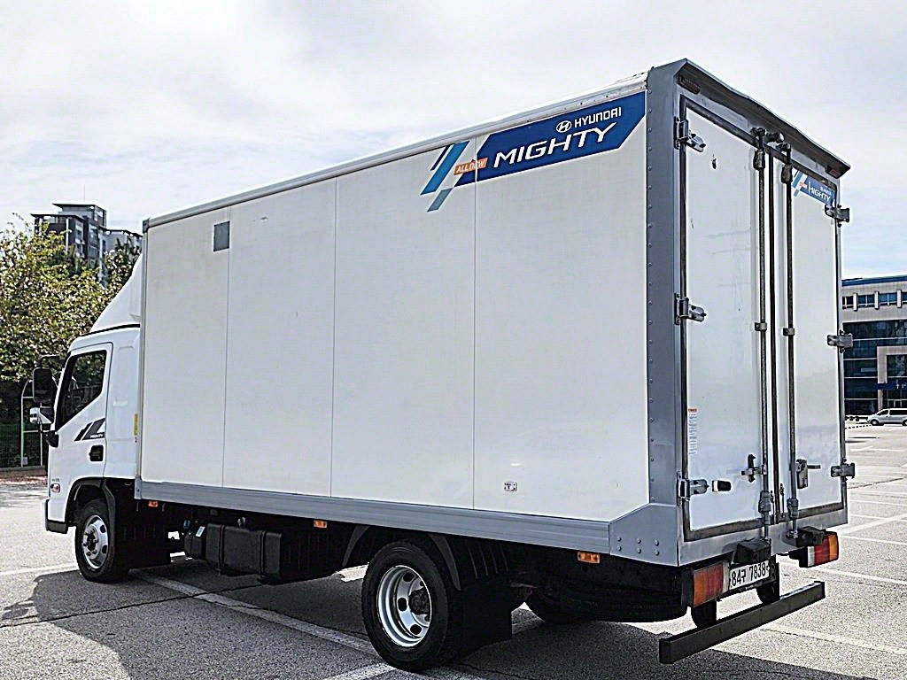 medium and large cargo truck - Vista 5