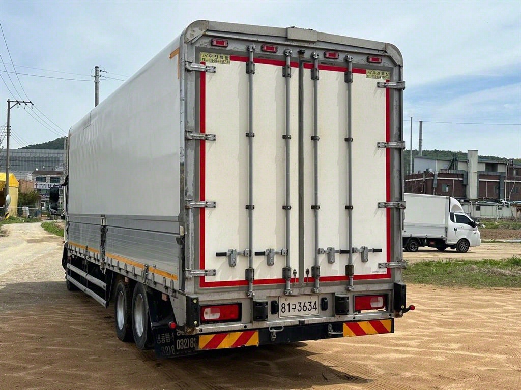 medium and large cargo truck - Vista 4