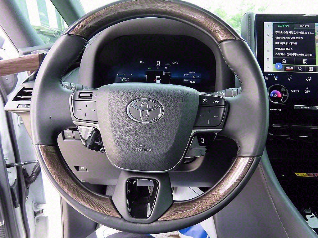 Toyota Alphard - Vista 8