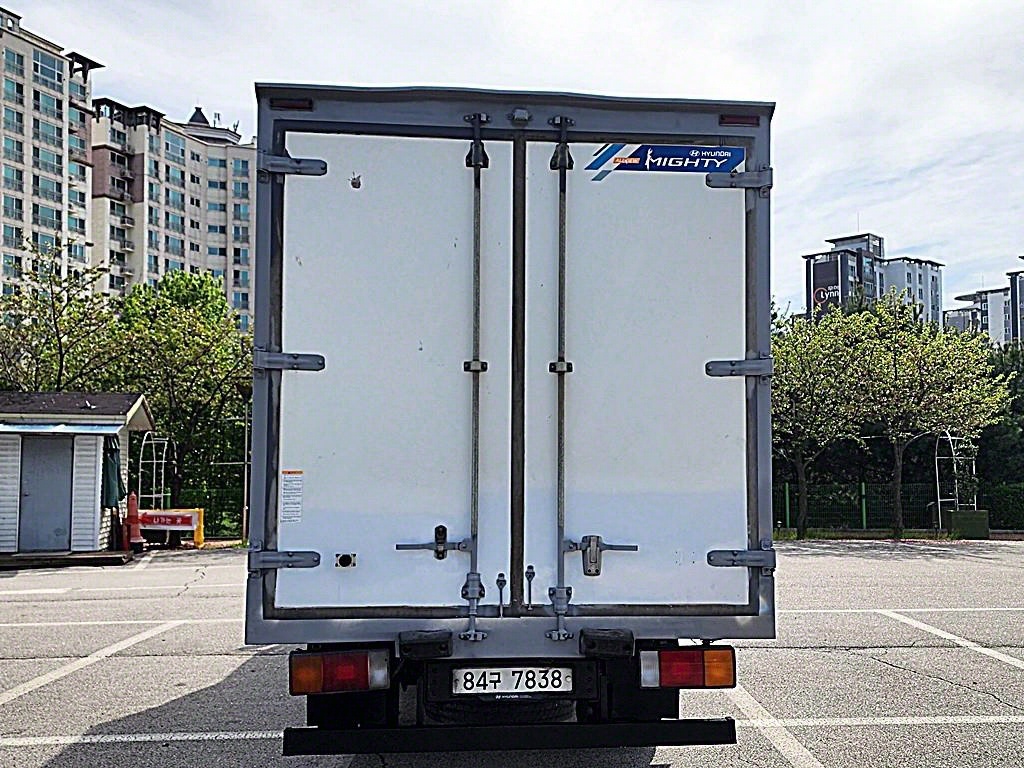 medium and large cargo truck - Vista 6