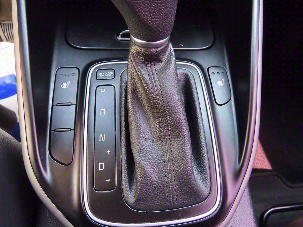 KIA Carens - Vista 11