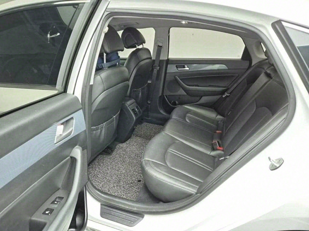 HYUNDAI Sonata - Vista 12