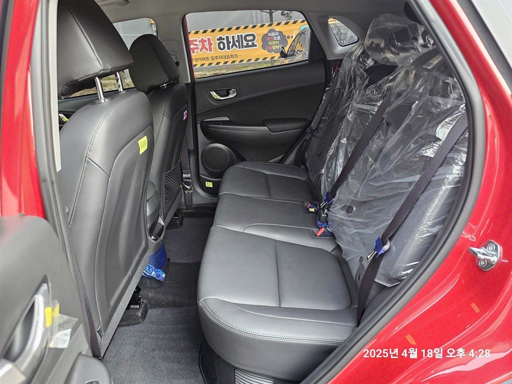 HYUNDAI Kona - Vista 10