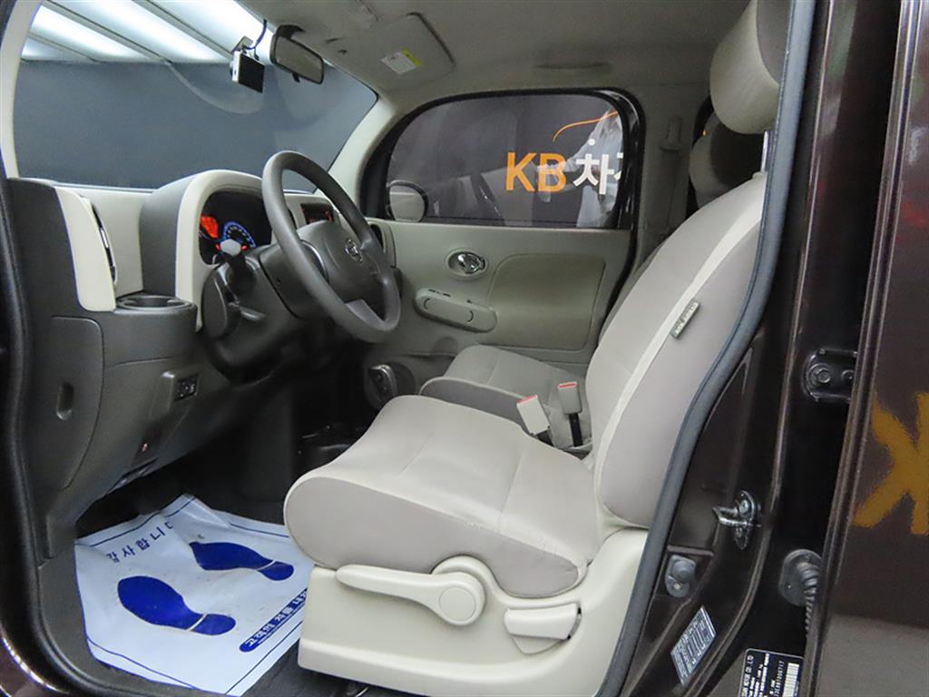 Nissan Cube - Vista 5