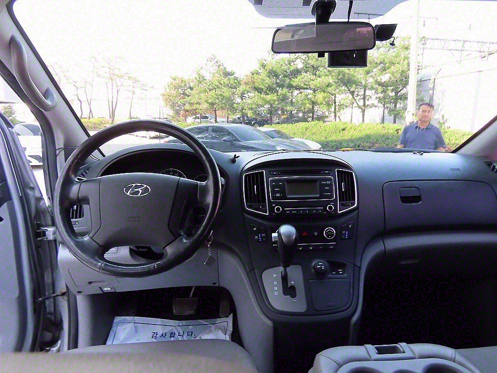 HYUNDAI Starex - Vista 8