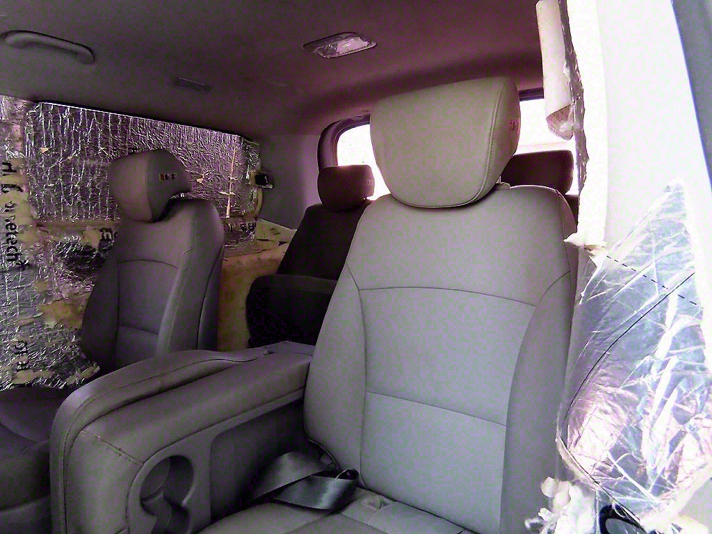 HYUNDAI Starex - Vista 7