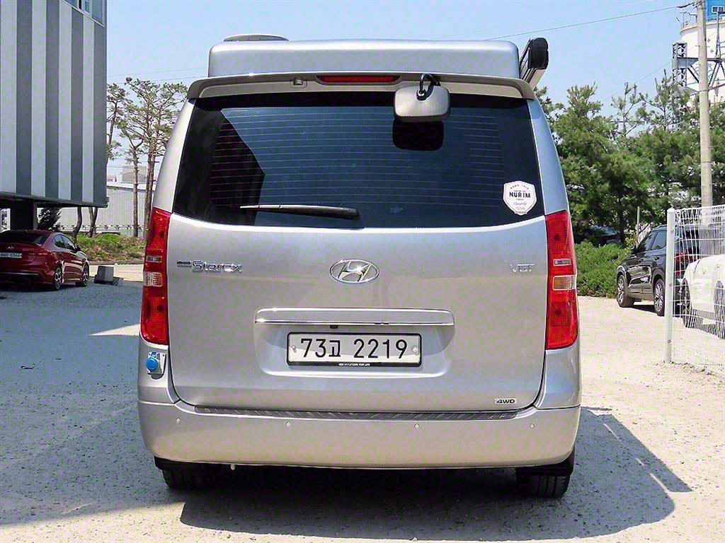 HYUNDAI Starex - Vista 4