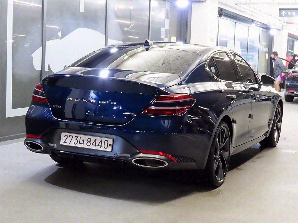 Genesis G70 - Vista 4