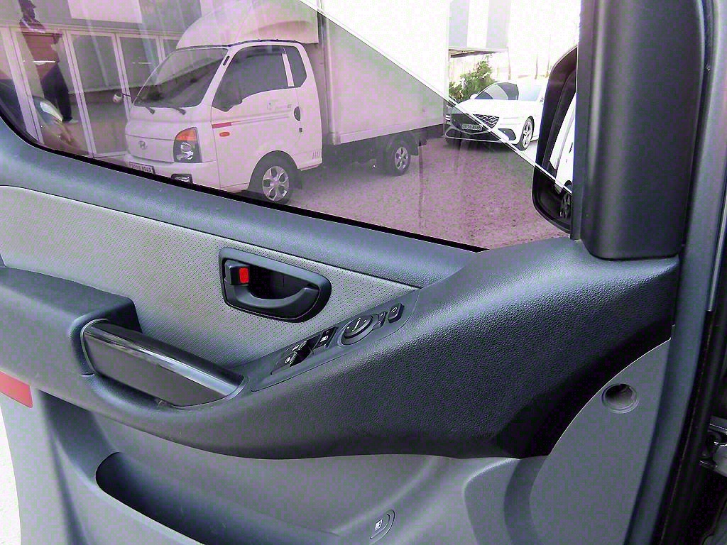 HYUNDAI Starex - Vista 12