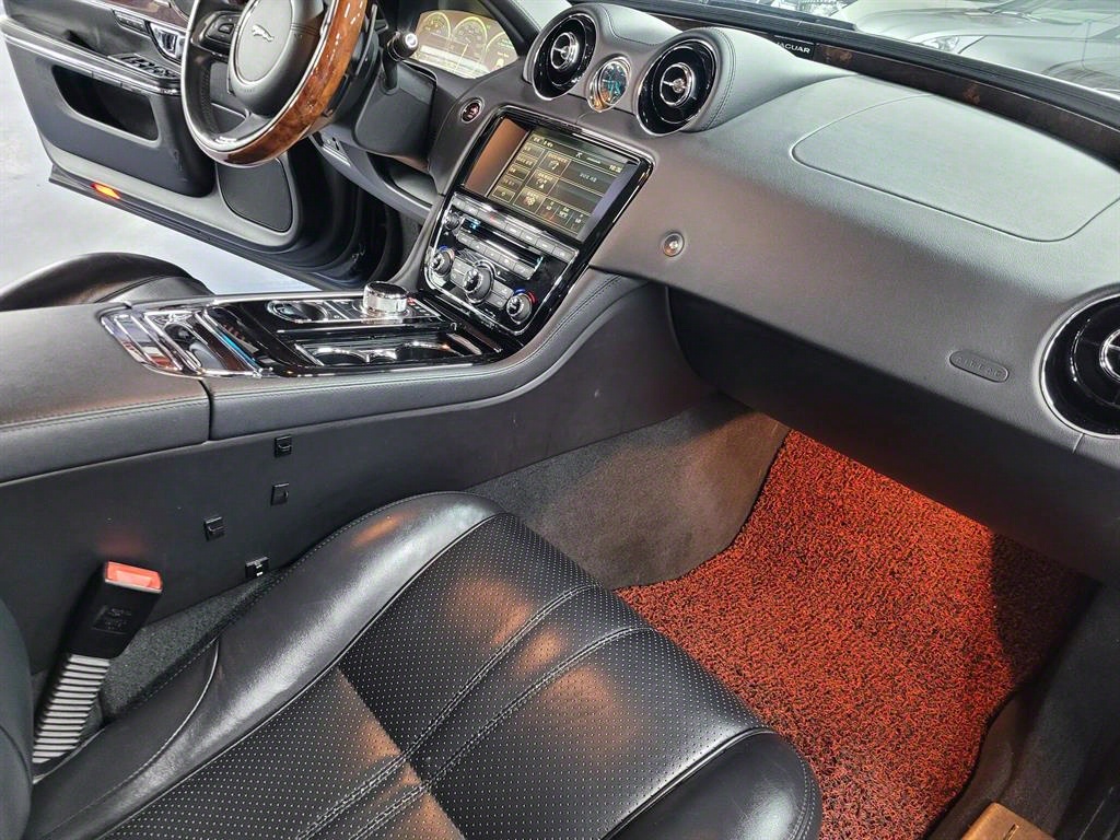 Jaguar XJ 2015 Negro - Importación desde Corea - HF Imports Iquique - Foto 17